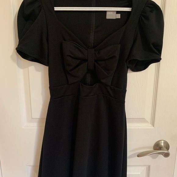 Black Asos dress with cutout and bow - Picture 1 of 3